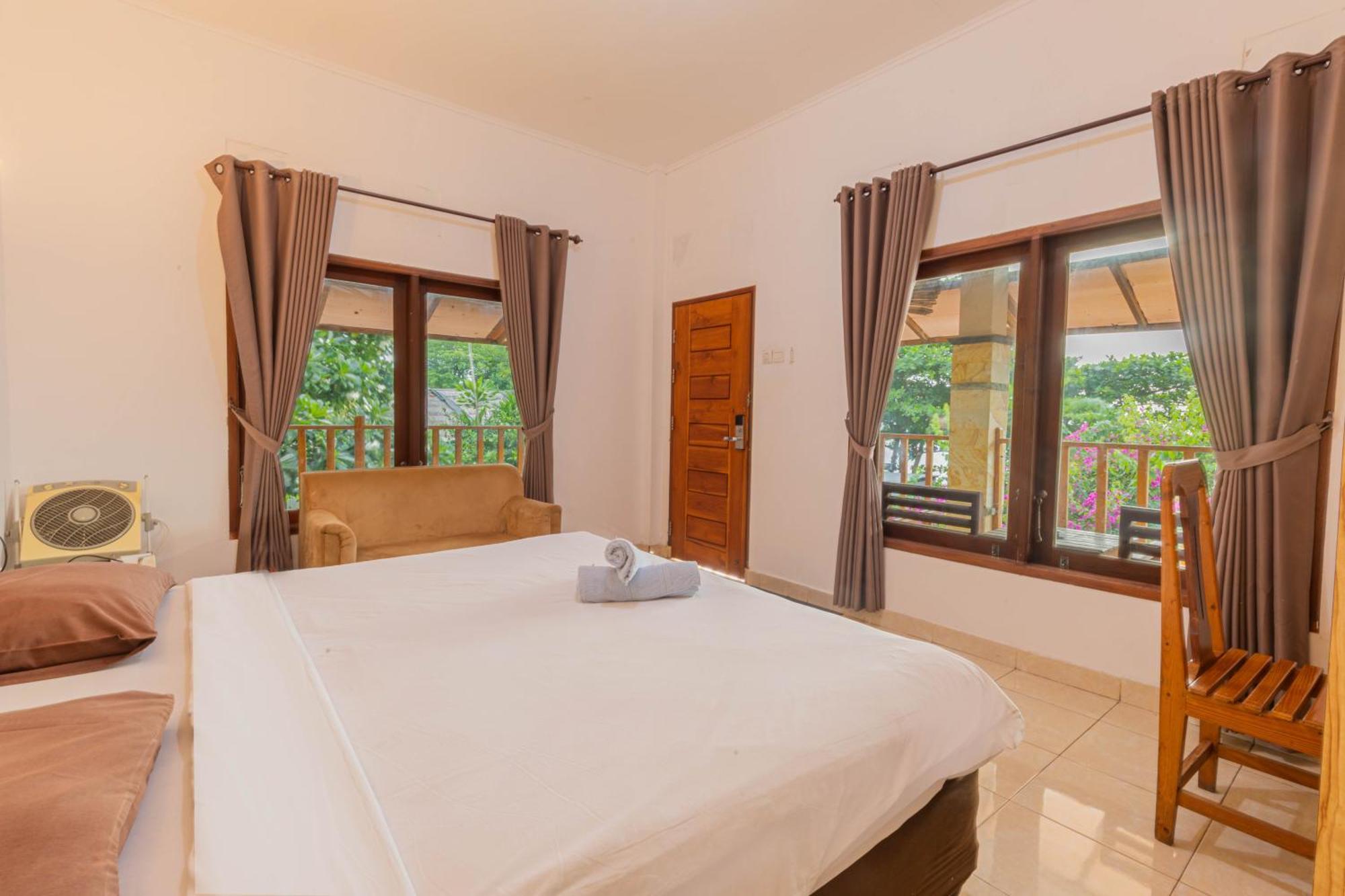 Transit Inn Senggigi Mangsit Екстериор снимка