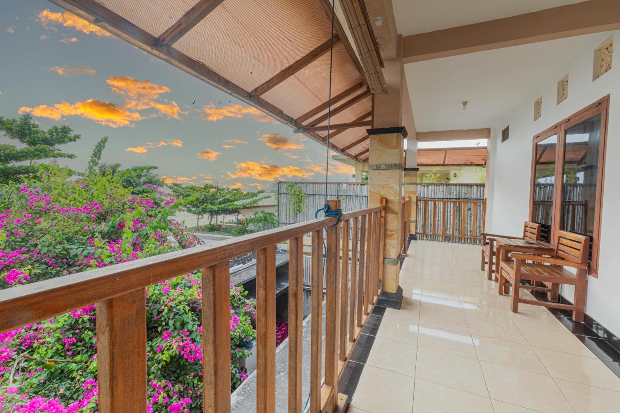 Transit Inn Senggigi Mangsit Екстериор снимка