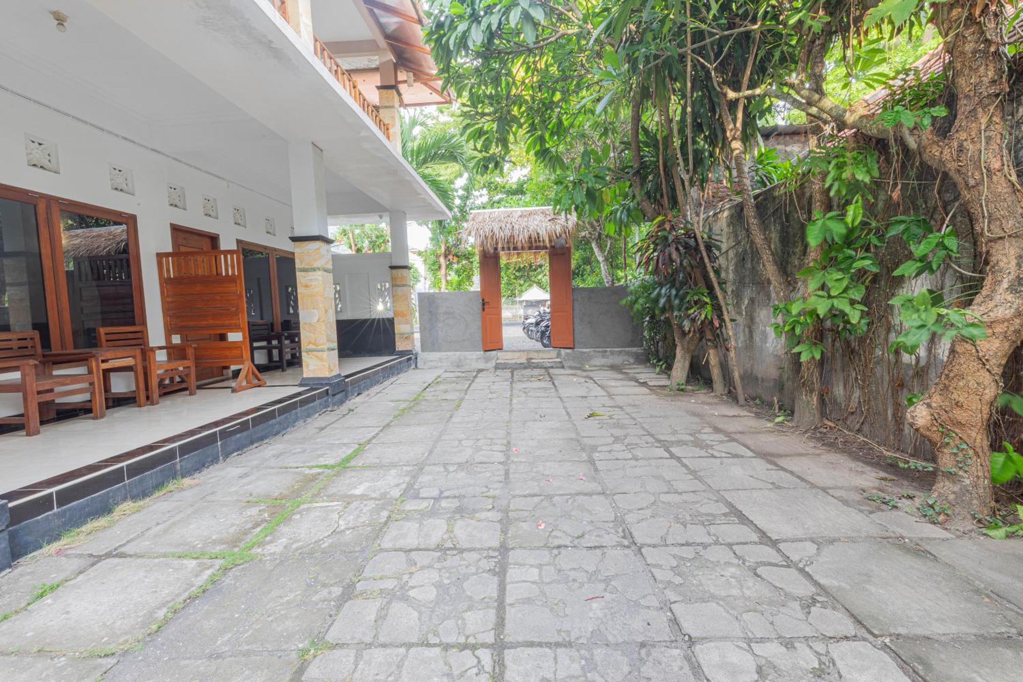 Transit Inn Senggigi Mangsit Екстериор снимка