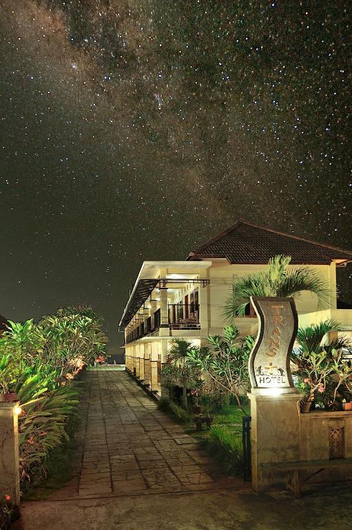 Transit Inn Senggigi Mangsit Екстериор снимка